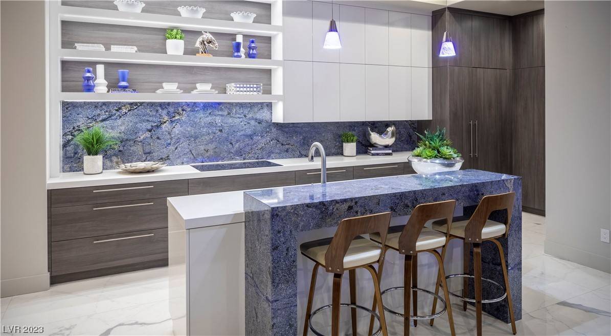 Henderson, NV 89012,686 Scenic Cliff DR