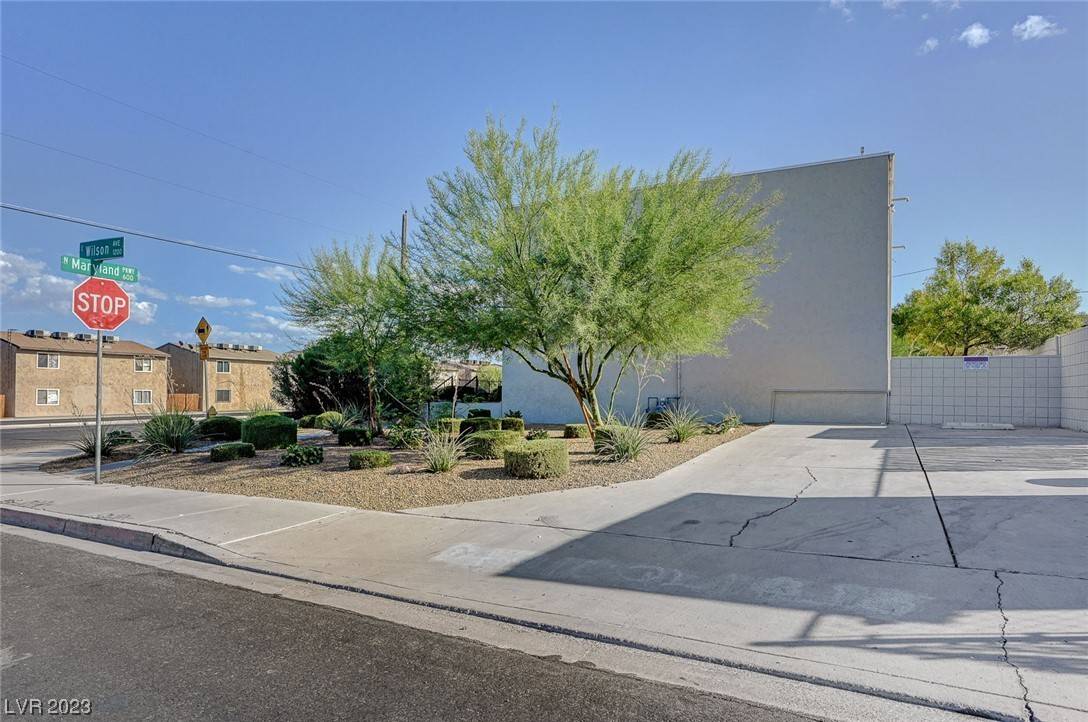 Las Vegas, NV 89101,641 N Maryland Pkwy