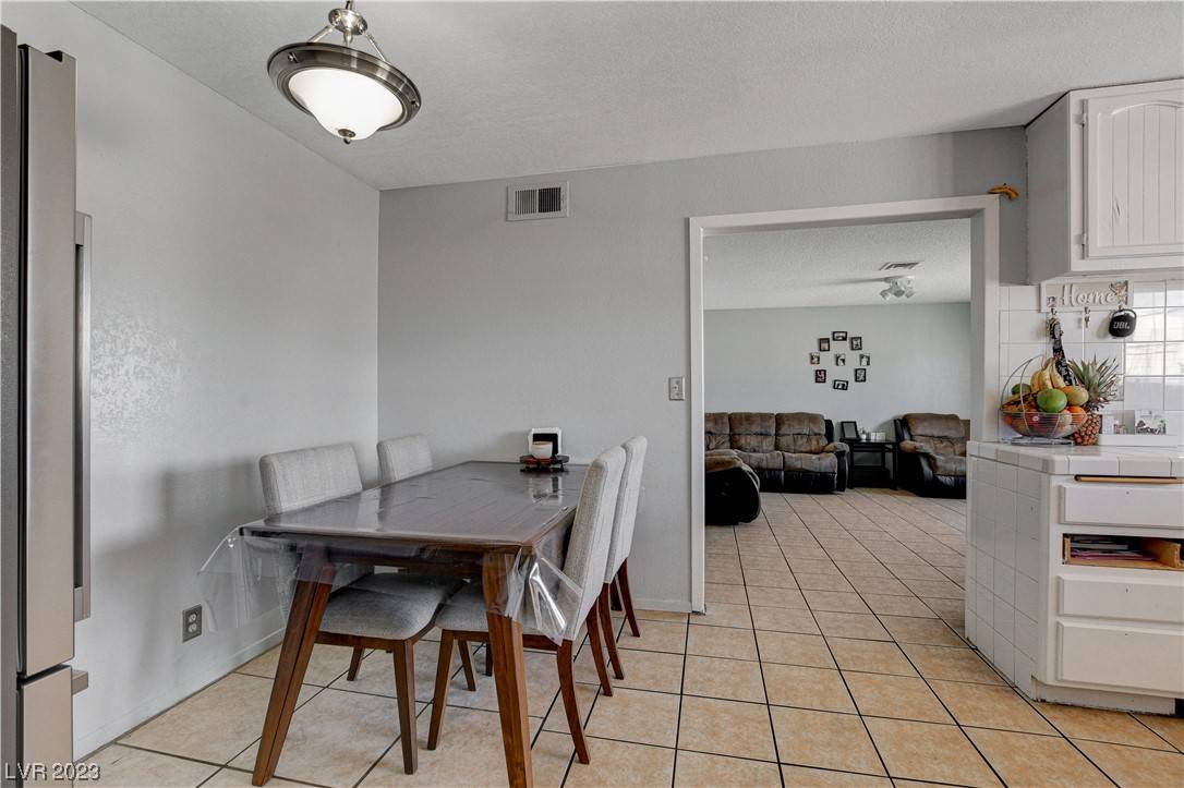 Las Vegas, NV 89110,48 Prince LN
