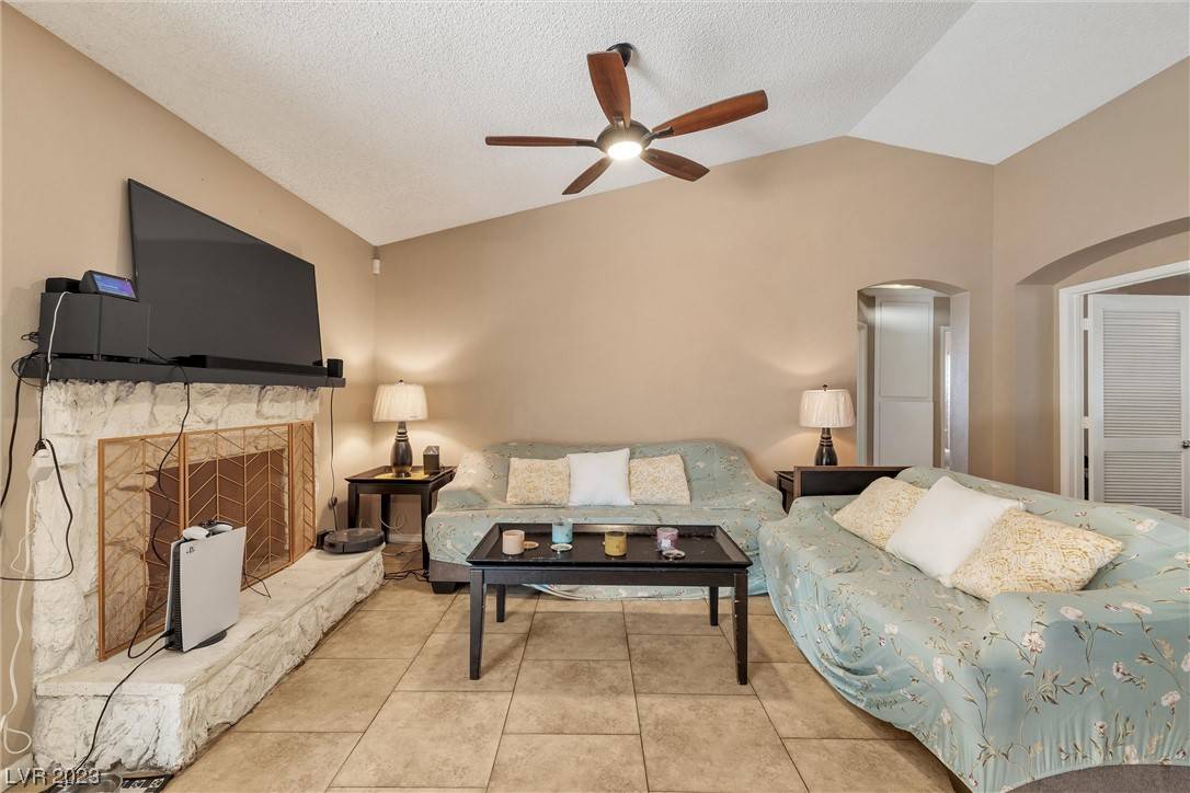 Las Vegas, NV 89108,1316 Seal Beach DR