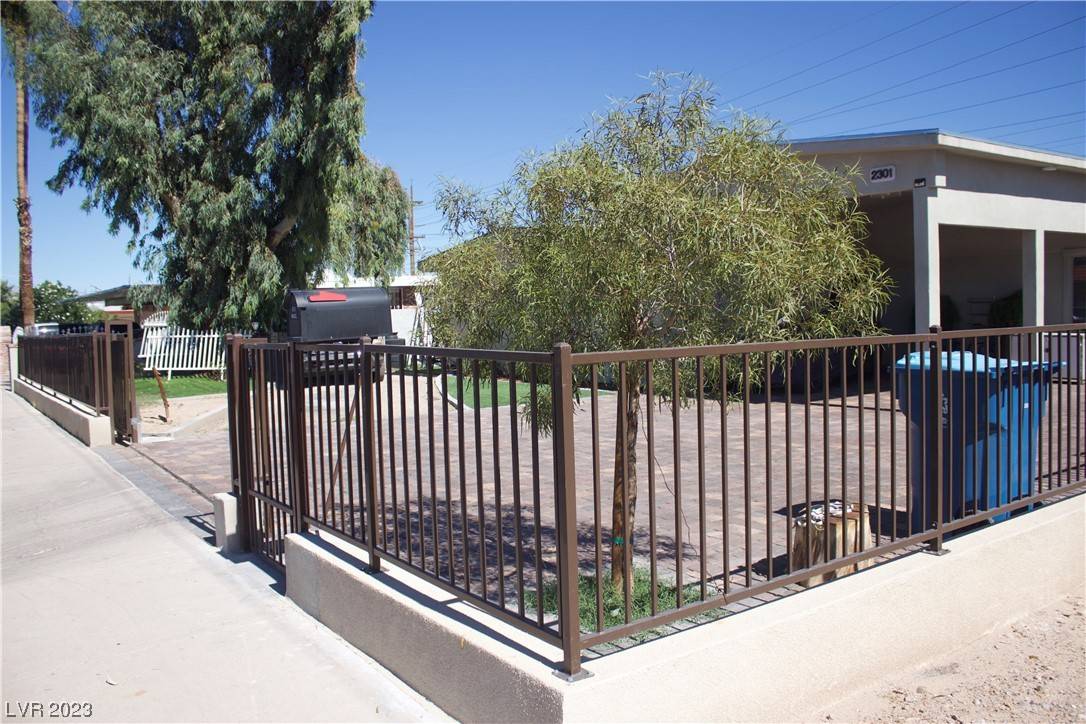 Las Vegas, NV 89104,2301 S 17th ST