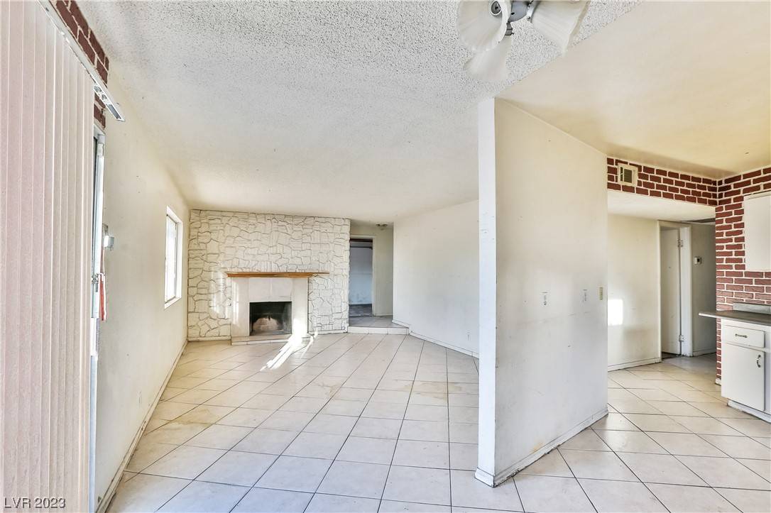 Las Vegas, NV 89103,6489 Bugbee AVE