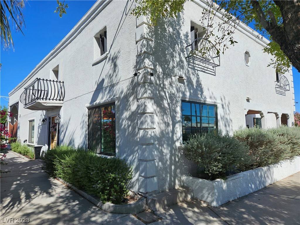 Las Vegas, NV 89169,1348 Pawnee DR