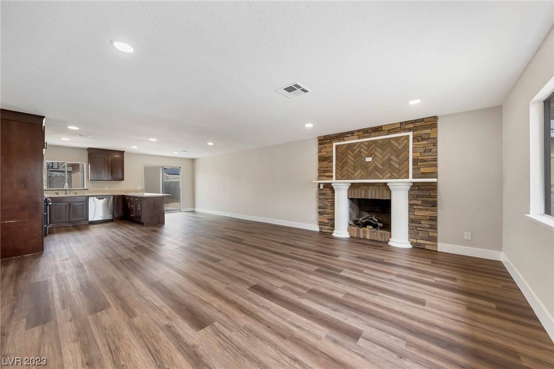 Henderson, NV 89002,637 Valley View CIR