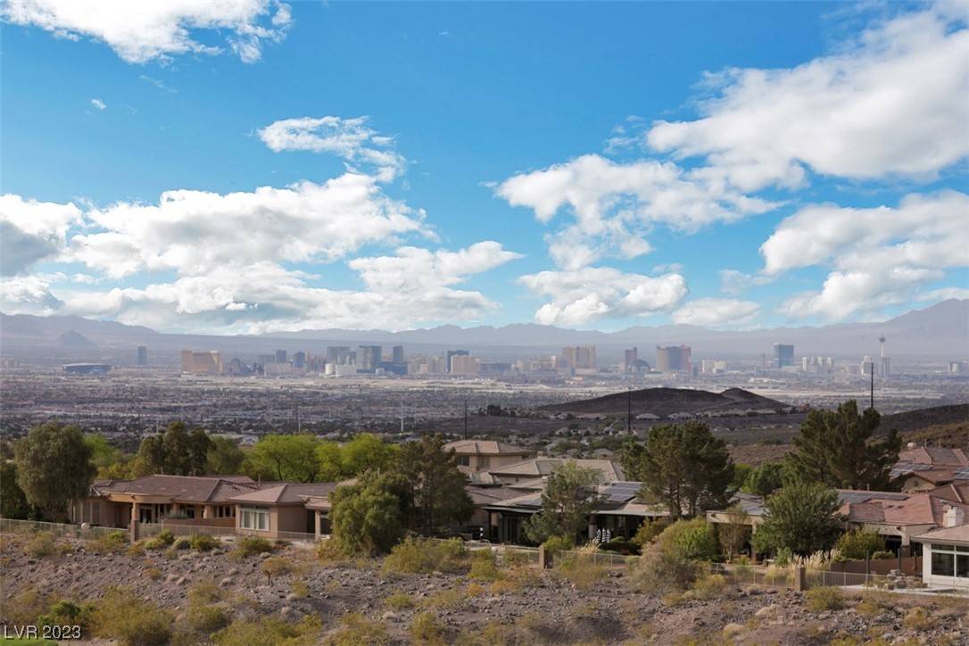 Henderson, NV 89052,9 Yorkridge CT
