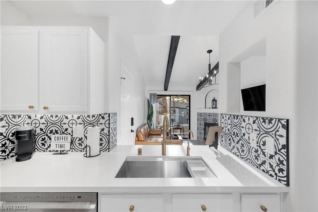 Henderson, NV 89052,950 Seven Hills DR #2825