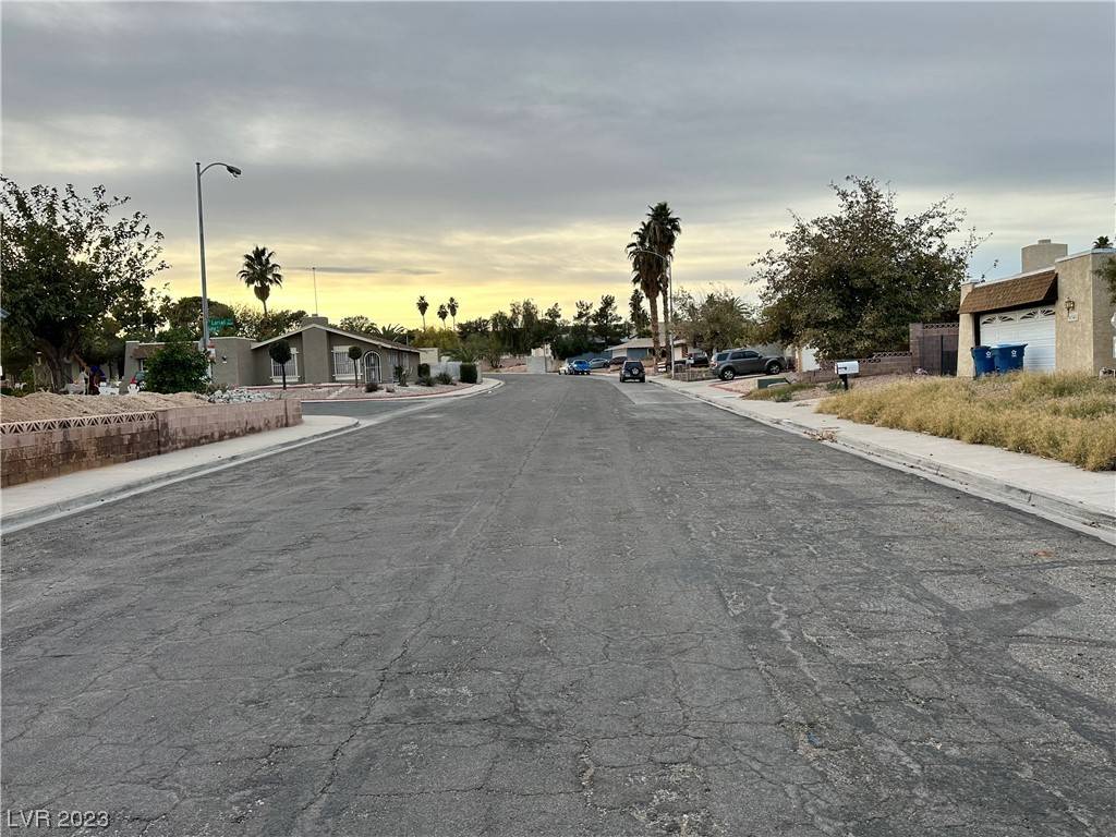 Las Vegas, NV 89121,4358 Lariat DR