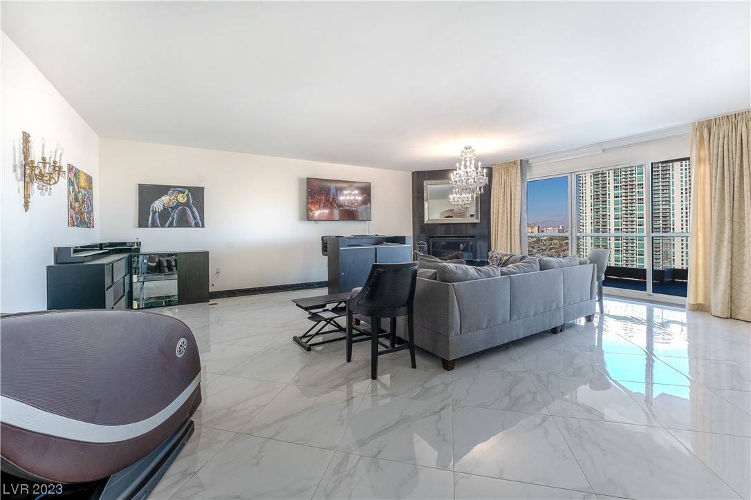 Las Vegas, NV 89109,2777 Paradise RD #1502