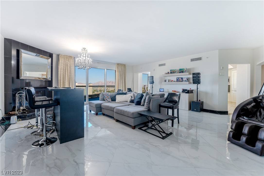 Las Vegas, NV 89109,2777 Paradise RD #1502