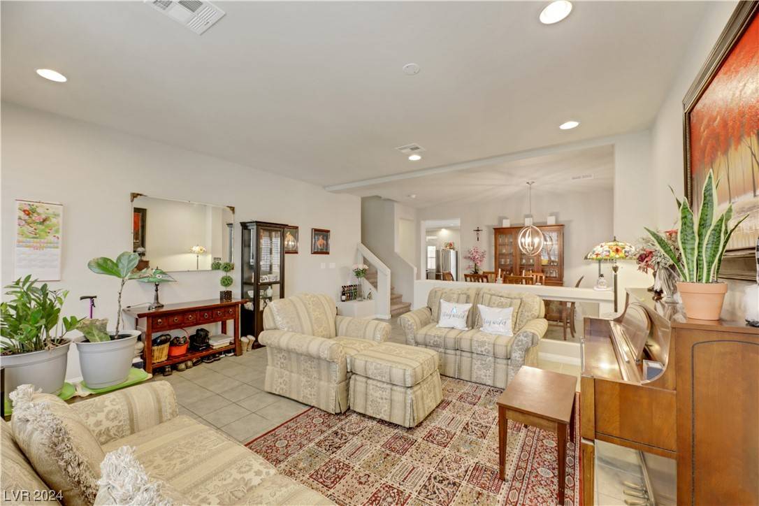 Las Vegas, NV 89139,8176 Duncan Peak CT
