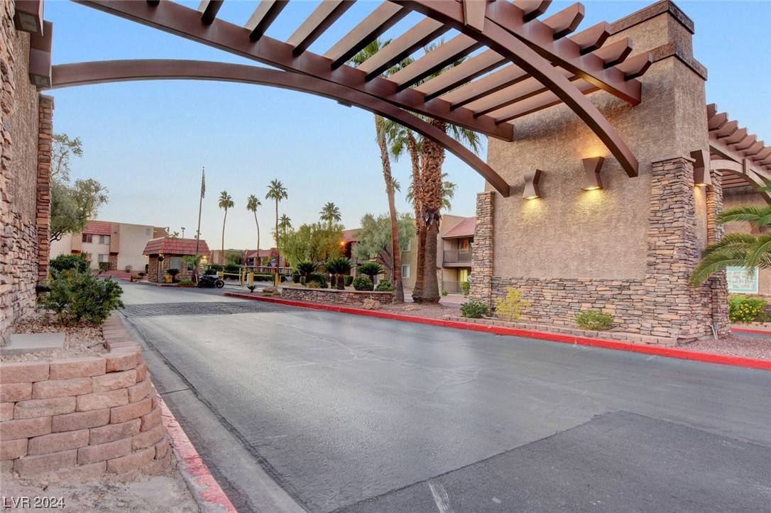 Las Vegas, NV 89103,5260 River Glen DR #264