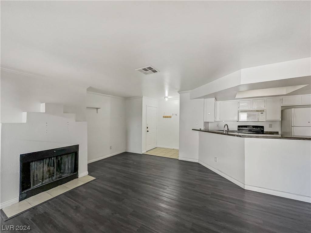 Las Vegas, NV 89117,8600 W Charleston BLVD #2146