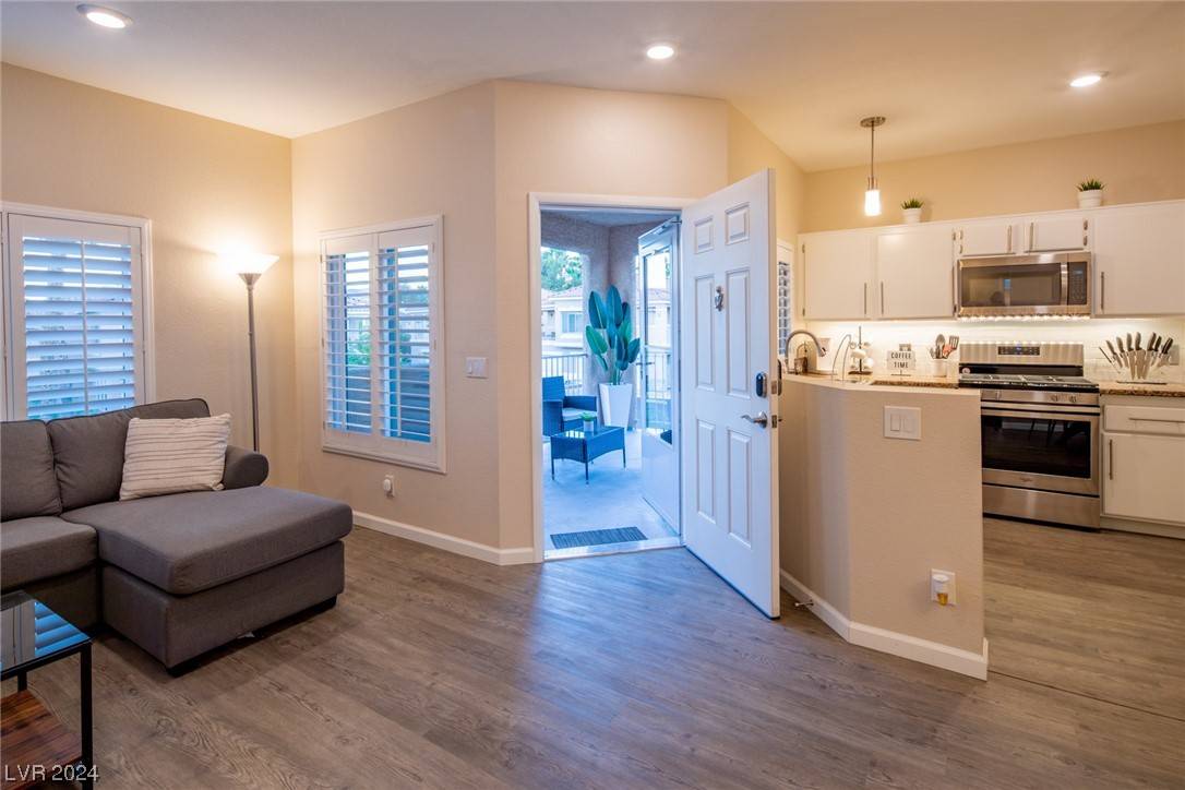 Henderson, NV 89012,251 S Green Valley Pkwy #2721
