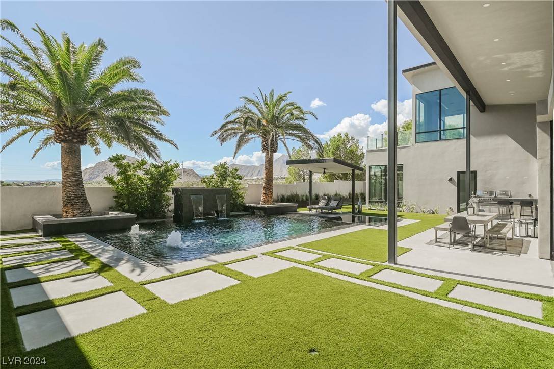 Las Vegas, NV 89149,5305 Secluded Brook CT