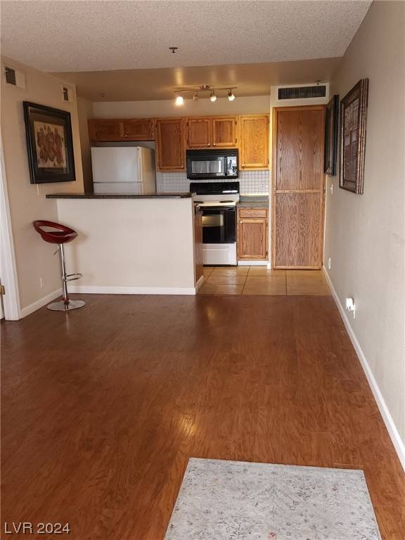 Las Vegas, NV 89119,1381 E University AVE #305