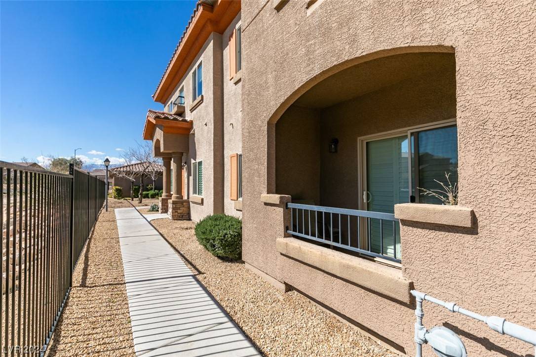 Las Vegas, NV 89113,7701 W Robindale RD #121