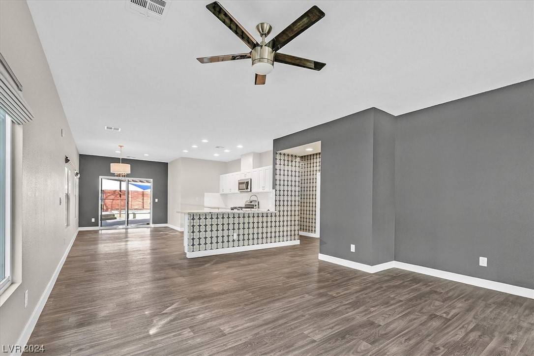 North Las Vegas, NV 89031,330 Caneflower CT