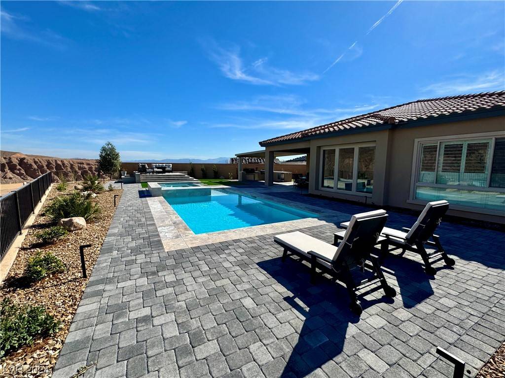 Henderson, NV 89011,202 Sun Glaze AVE