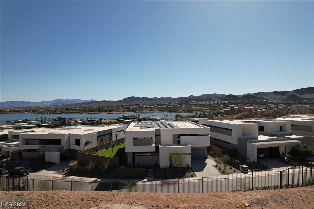 Henderson, NV 89011,21 Falling Ridge LN