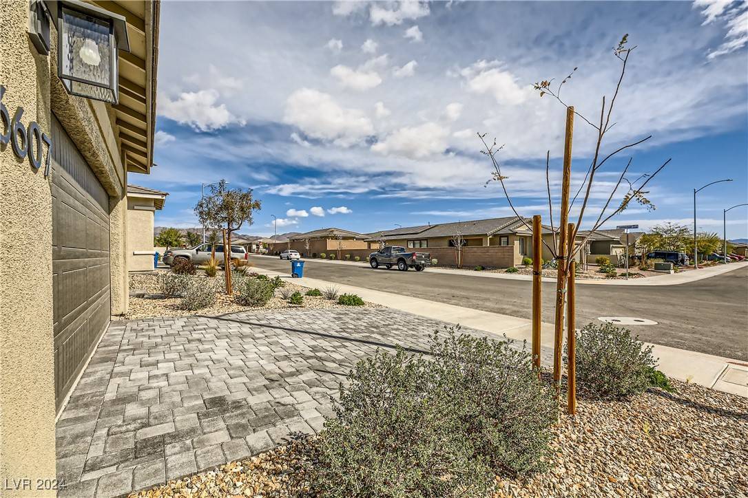 North Las Vegas, NV 89086,6607 Summershade ST