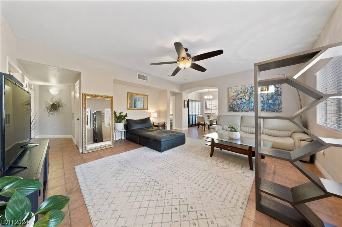 Las Vegas, NV 89117,2001 Quarry Ridge ST #106