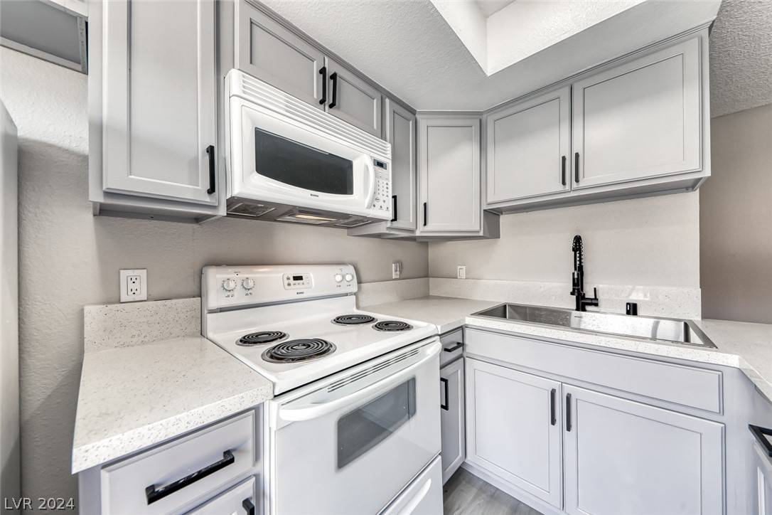Las Vegas, NV 89107,320 Brookside LN #B