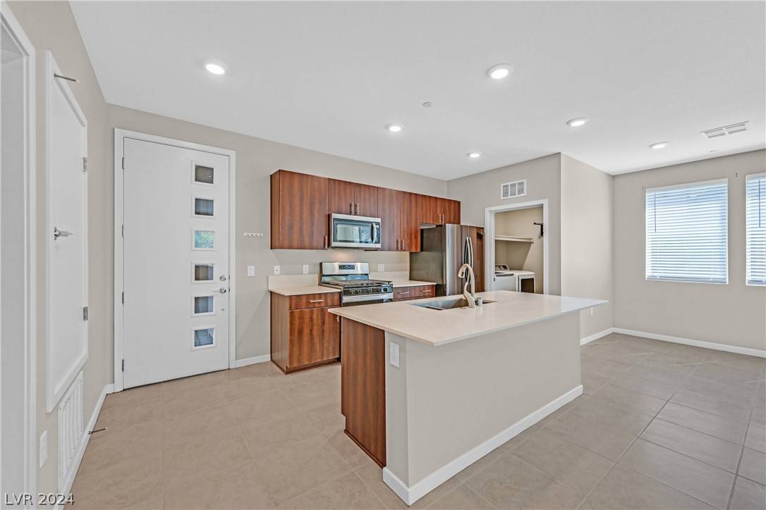 Las Vegas, NV 89135,11231 Hidden Peak AVE #105