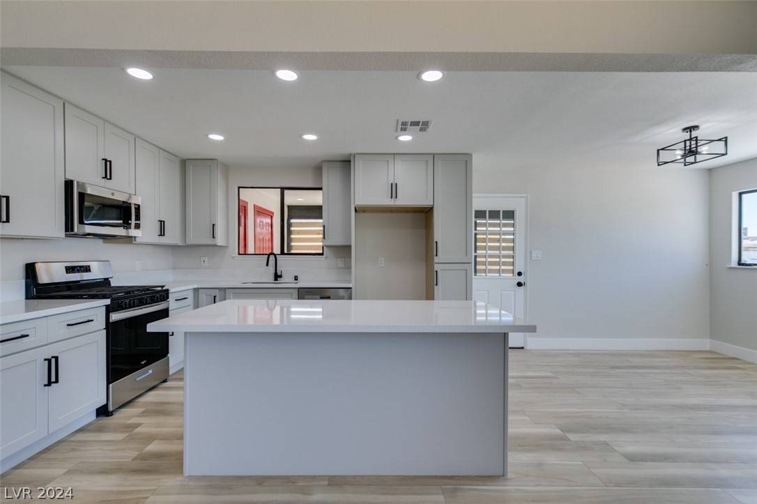 Las Vegas, NV 89107,329 Pershing DR
