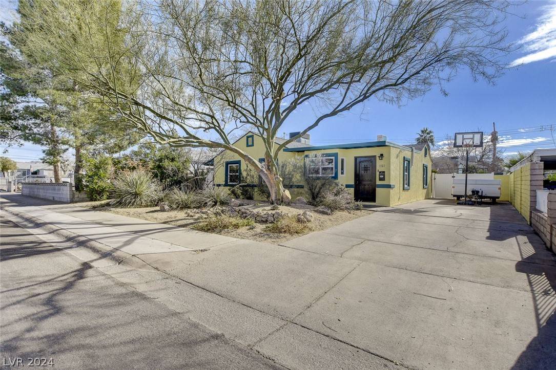 Henderson, NV 89015,121 Ash ST