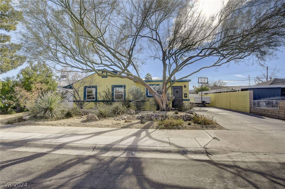 Henderson, NV 89015,121 Ash ST
