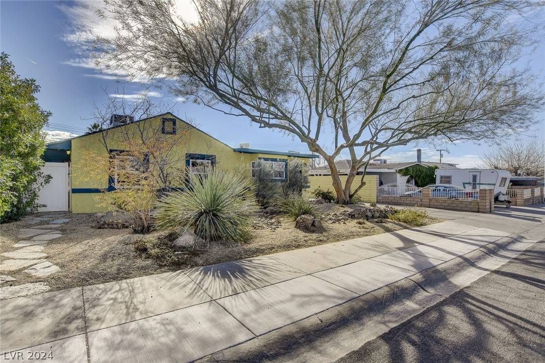 Henderson, NV 89015,121 Ash ST