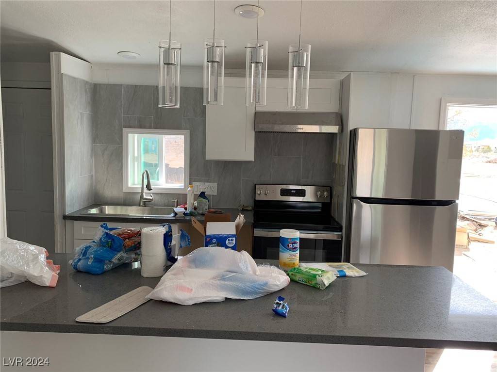Pahrump, NV 89048,961 W Elderberry ST