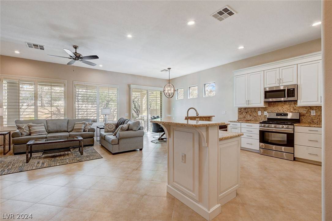 Henderson, NV 89052,42 Glade Water DR