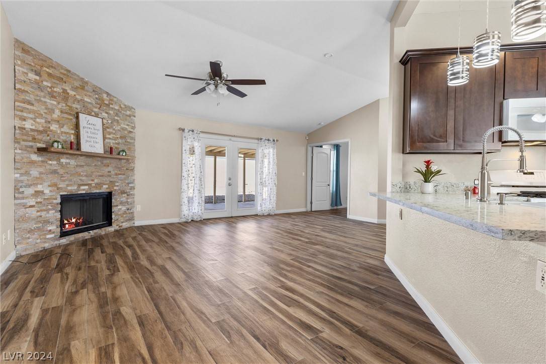 Henderson, NV 89015,460 Wickenburg ST