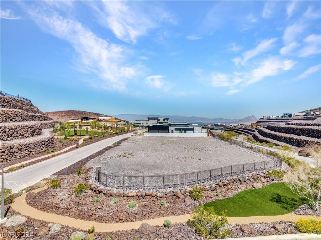 Henderson, NV 89012,2 Sanctuary Peak CT