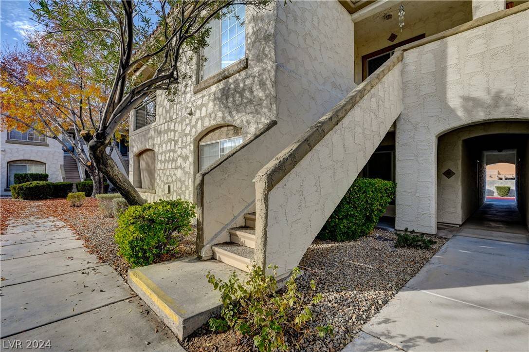 Las Vegas, NV 89130,6801 Squaw Mountain DR #201