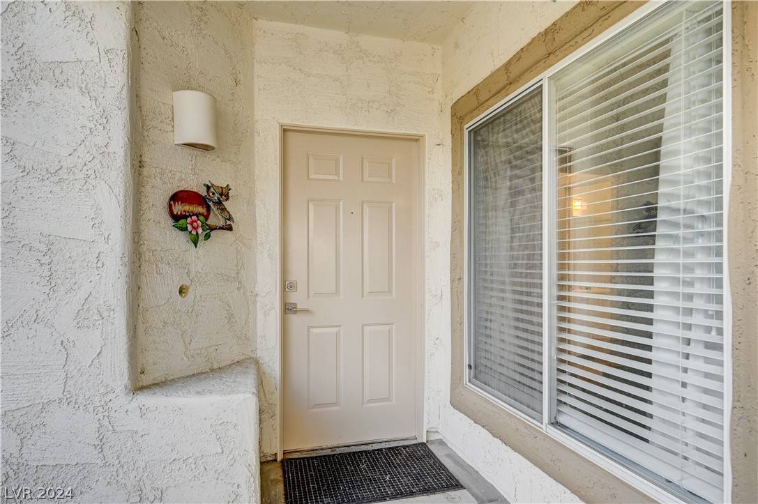 Las Vegas, NV 89130,6801 Squaw Mountain DR #201