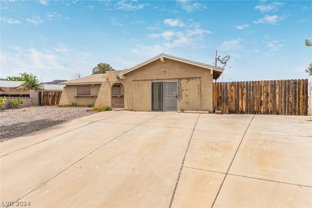 Henderson, NV 89002,521 Oakwood CT