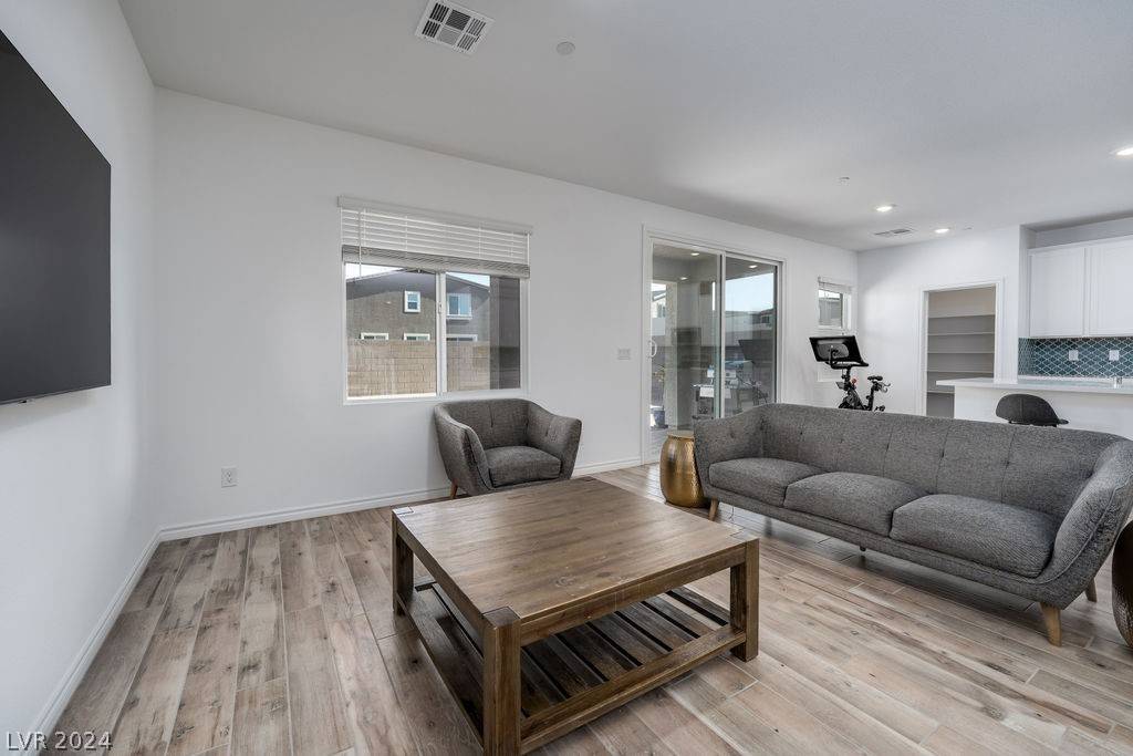 Henderson, NV 89015,276 Mount Williamson ST
