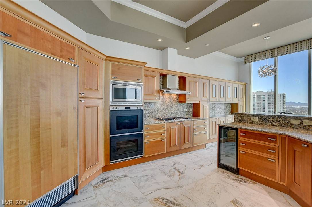Las Vegas, NV 89109,2777 Paradise RD #3704