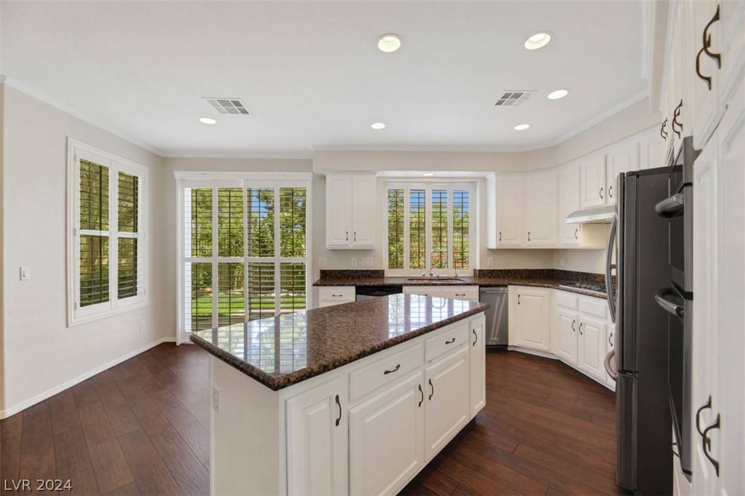 Las Vegas, NV 89117,1328 Palantine Hill DR