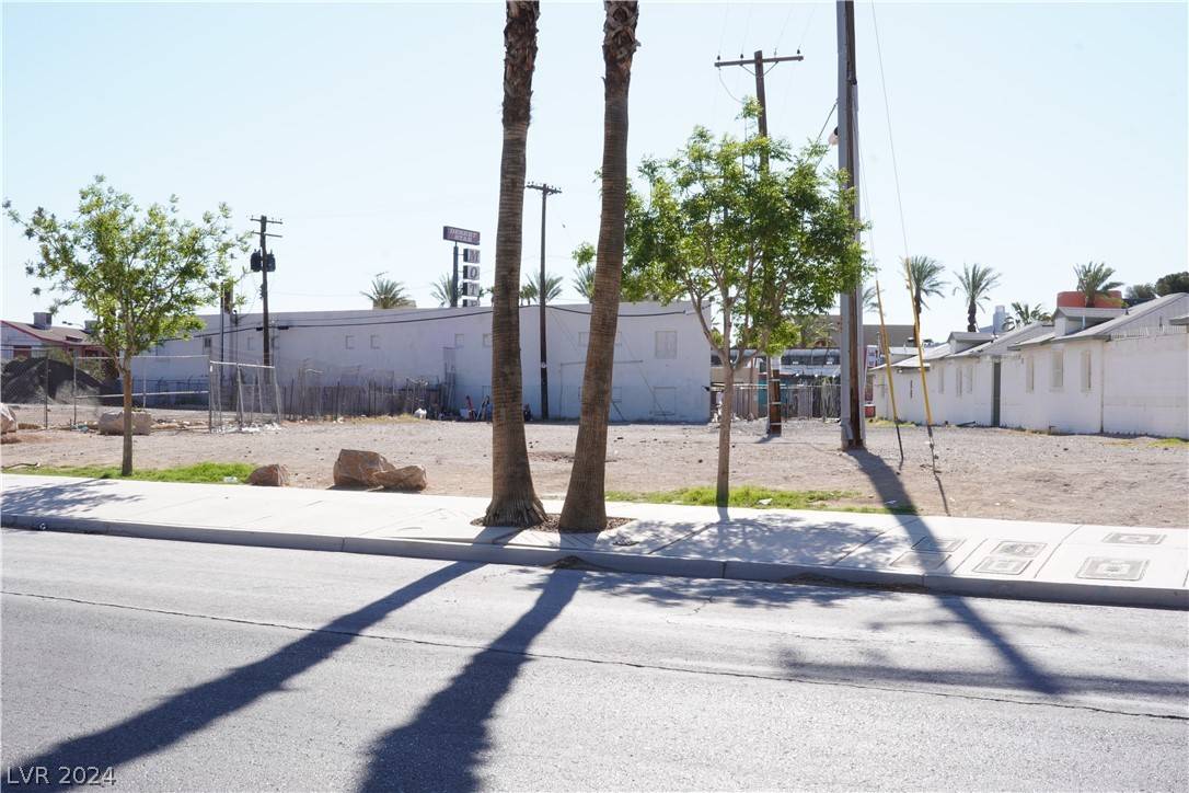 Las Vegas, NV 89104,1221 S 4th ST