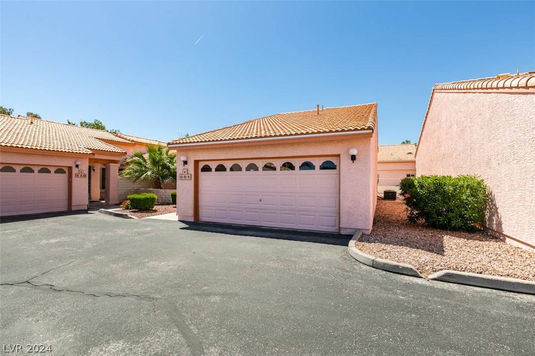Henderson, NV 89014,608 Cervantes DR #608