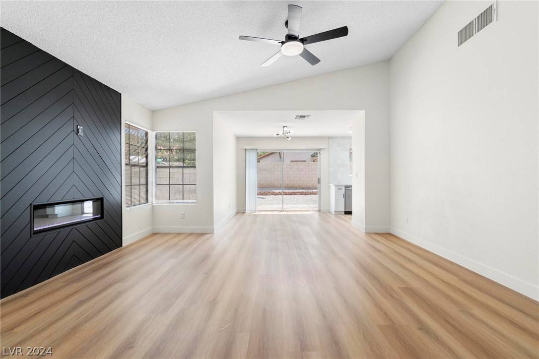 Las Vegas, NV 89123,735 Thousand Oaks DR