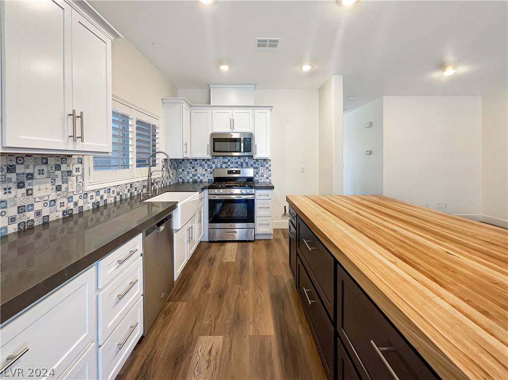 Las Vegas, NV 89131,5908 Running Wind CT