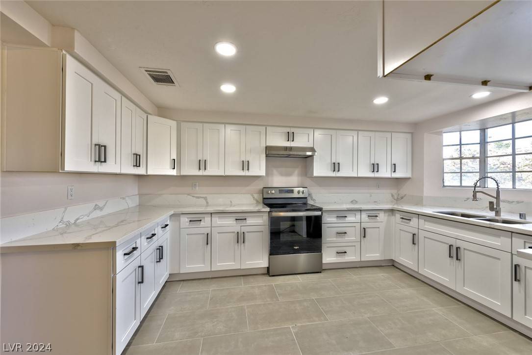 Las Vegas, NV 89121,3996 Salisbury PL