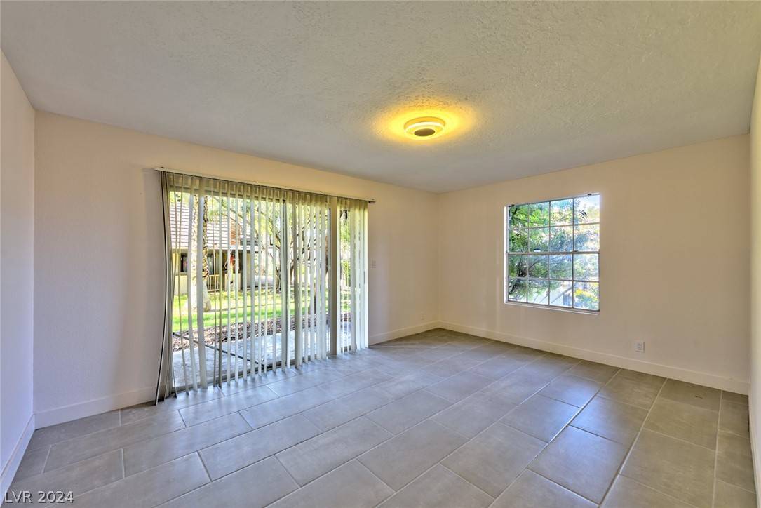 Las Vegas, NV 89121,3996 Salisbury PL
