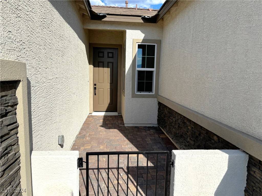 Las Vegas, NV 89183,10086 Goff Grove CT