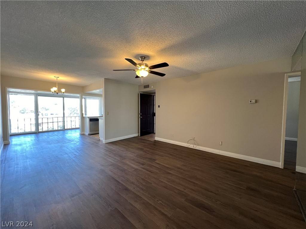 Las Vegas, NV 89169,1390 Vegas Valley DR #36
