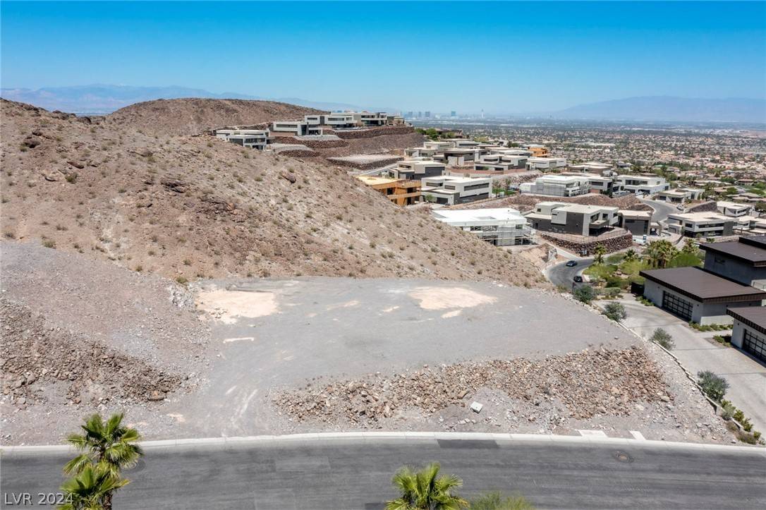 Henderson, NV 89012,633 Dragon Peak DR